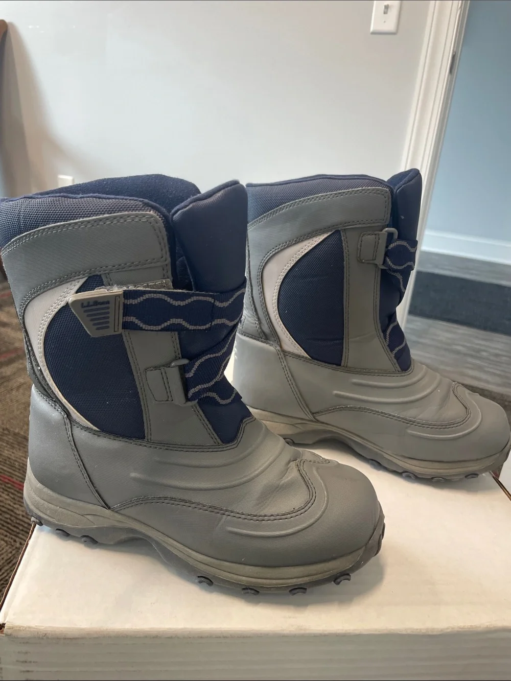 LL Bean Wildcat Winter Snow Boots - Gray and Navy size 4Y